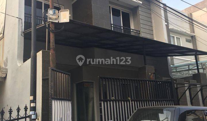 Rumah 2,5 Lantai Bagus SHM Semifurnished Taman Ratu Jakbar 1