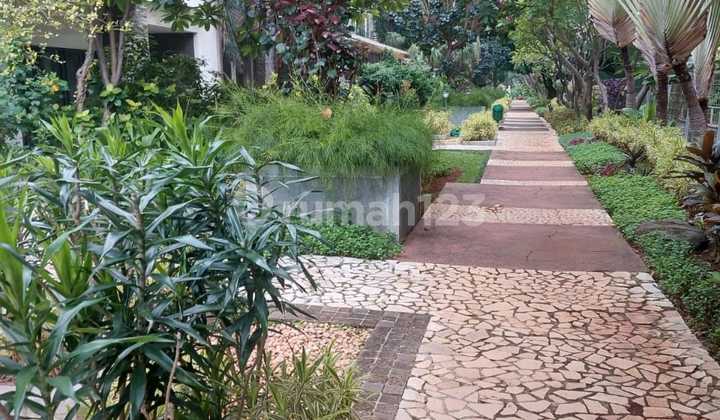 Beautiful HGB House in Springhill Kemayoran ready to occupy, close to inner-city toll access. 2