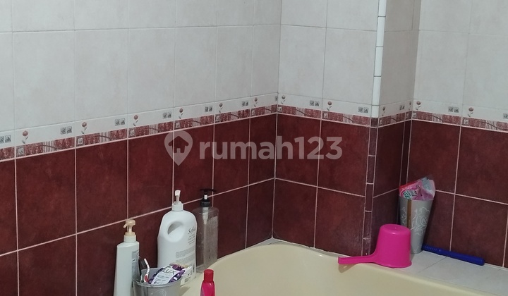 2 Houses 1 Certificate 2 Floors Good Ready to Occupy East Pademangan 2