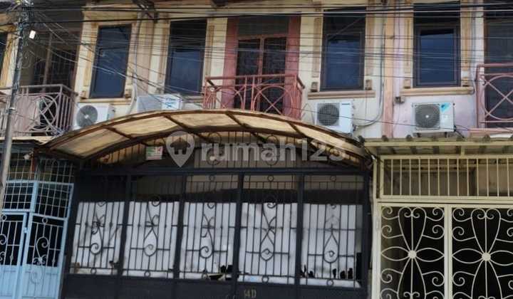 Nice Shop House 3.5 Floors Freehold Certificate on Busy Jelambar Street Ready for Business Nice Shop House 3.5 Floors Freehold Certificate on Busy Jelambar Street Ready for Business