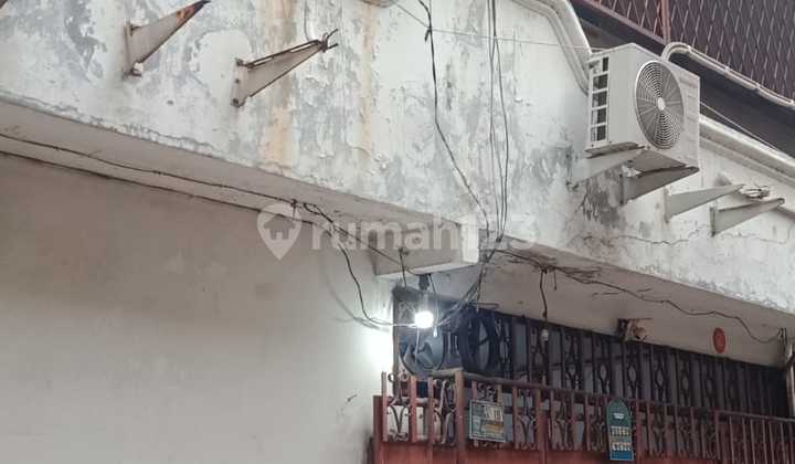 For Sale South Kerendang House. Suitable for Convection, shop and online warehouse, and residence. For Sale South Kerendang House. Suitable for Convection, shop and online warehouse, and residence.