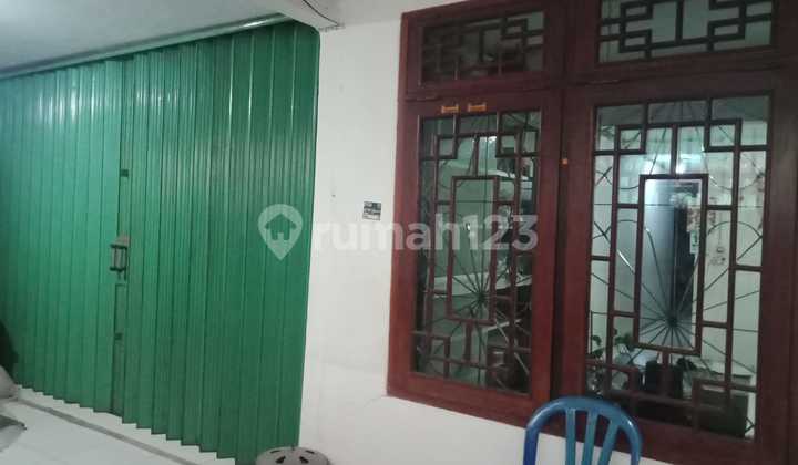 For Sale South Kerendang House. Suitable for Convection, shop and online warehouse, and residence. For Sale South Kerendang House. Suitable for Convection, shop and online warehouse, and residence.