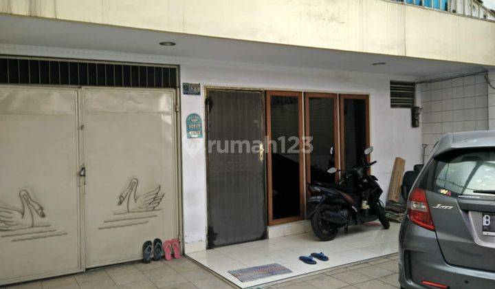 Rumah bagus SHM Petojo Jakarta Barat masuk gang mobil 50 m dari Jalan Raya 1