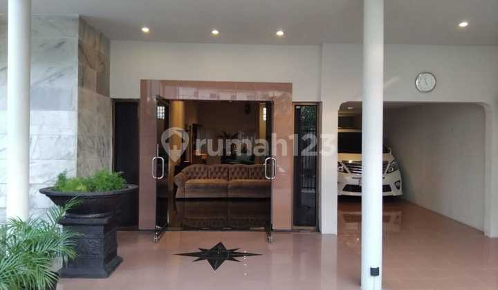 Flood-Free Minimalist House One Step to Hope in Rungkut Merr 2