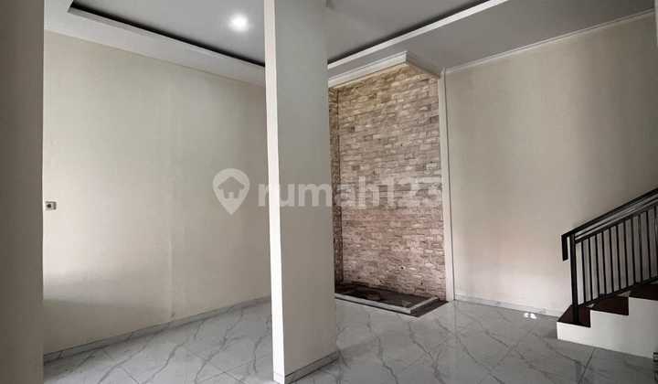 Rumah Baru 2,5 Lantai Siap Huni Ketintang Madya  2