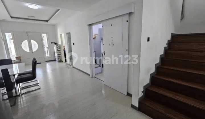 Ready-to-Occupy House in Taman Mutiara, Pakuwon City 2