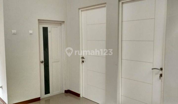 Rumah 1 Lantai Hook Di Taman Pondok Indah 2