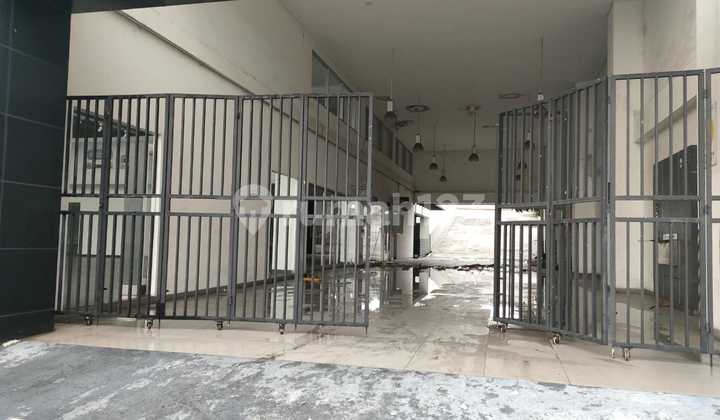 For Sale Ex Showroom Car in BSD City Center Strategic Location 2