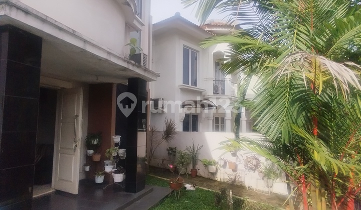 Rumah 2 Lantai Boulevard Delatinos BSD Ceiling Tinggi + Backyard