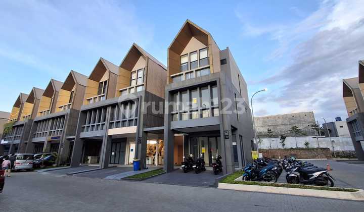 For Rent 3-Story Shop House in Delrey Biztown BSD For Rent 3-Story Shop House in Delrey Biztown BSD