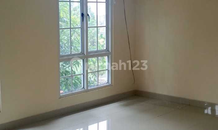 Disewakan Rumah 2 Lantai di Menaggio Village Gading Serpong 2