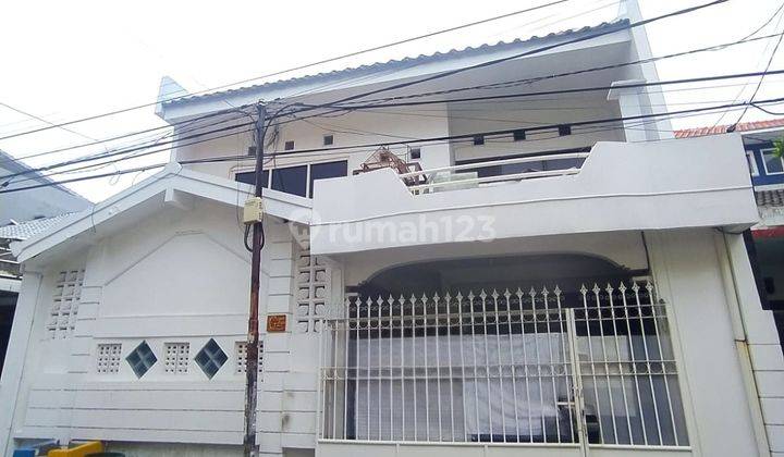 Rumah Nyaman dan Strategis 2 Lantai SHM di Semolowaru Surabaya 1