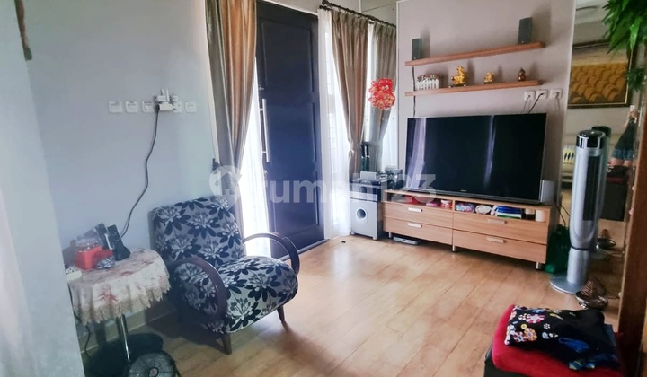 Rumah 2 Lt Semi Furnish Casa Jardin Blok Depan Jakarta Barat 2