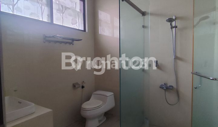 RUMAH BESAR MEWAH KOMPLEK JELAMBAR 3 LANTAI 2