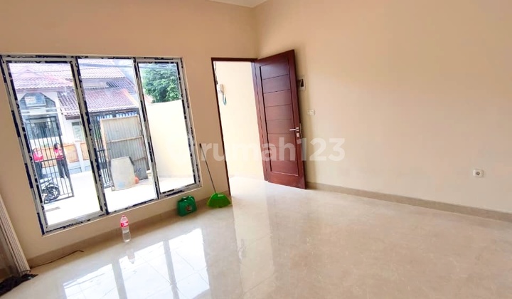 New 3-Story House with Business Space in Duri Kepa, Near Tanjung Duren, 2-Car Row House