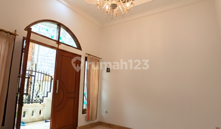 Rumah 3 Lt Tanjung Duren 7X11 Row 1 Mbl Dekat Mall Jakarta Barat