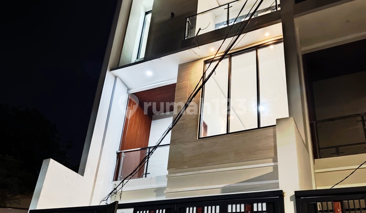 Rumah Baru Kavling Polri Jelambar 3 Lt Dekat Taman Bebas Banjir