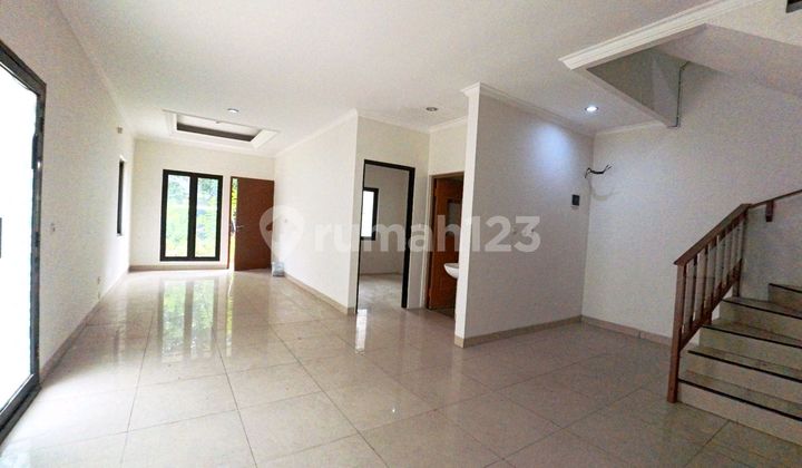 Rumah Green Ville Hoek 2.5 Lt Strategis Row 2 Mbl Jakarta Barat