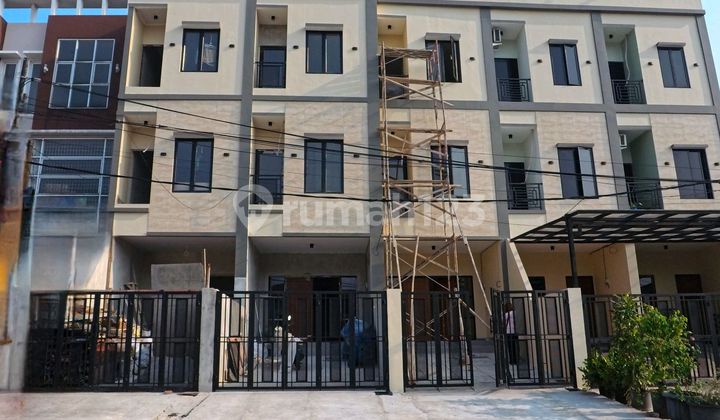 Jarang Rumah Baru 3.5lt Duri Kepa Row 3 Mbl 5 Mnt Tanjung Duren