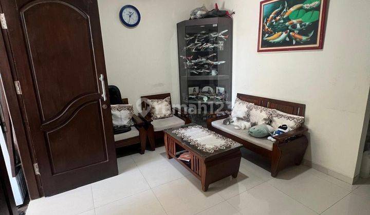 Di  Rumah 2 Lantai Nyaman Dan Strategis Di Rungkut, Surabaya Timur 2