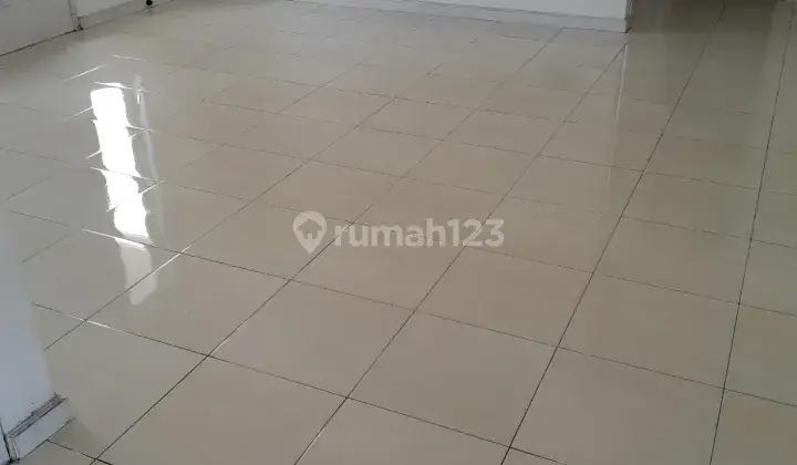 CEPAT Rumah Mewah 2 Lantai Hadap Timur, Akses Jalan Utama, Lokasi Strategis di Gedangan - Luas Tanah 240 m&#xb2; 2