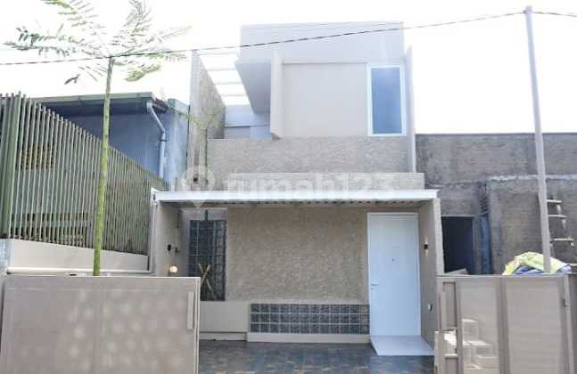 Rumah Modern Di Komplek Permata Bumi Cisaranten Kulon .arcamanik