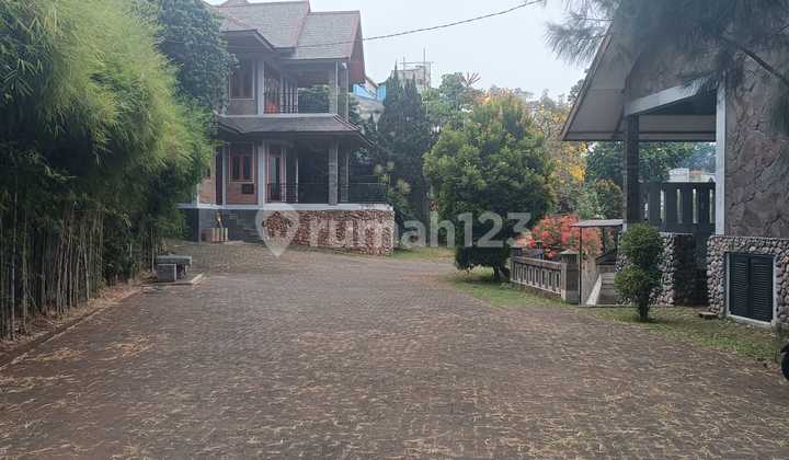 Villa House with Fishing Pond Area in Cibiru Campus, Bandung Villa House with Fishing Pond Area in Cibiru Campus, Bandung