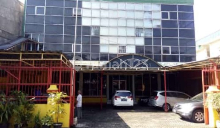 Dijual Gedung 3 Lantai Main Road Soekarno Hatta 