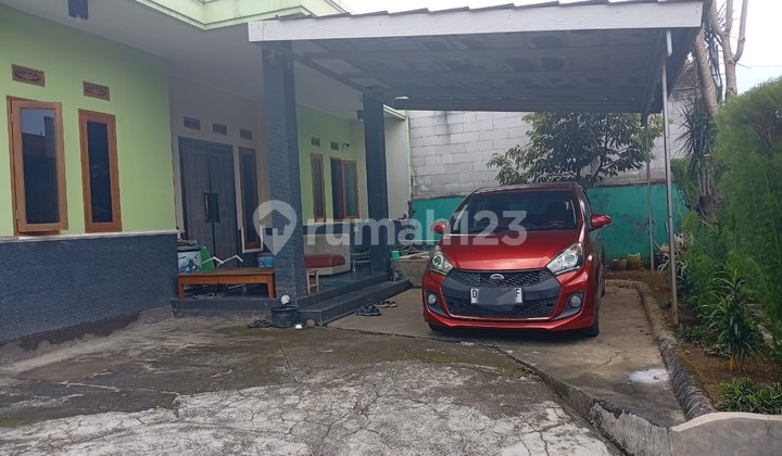 Rumah Nyaman Ada Kolam Ikan Dekat ke Alun Alun Ujungberung