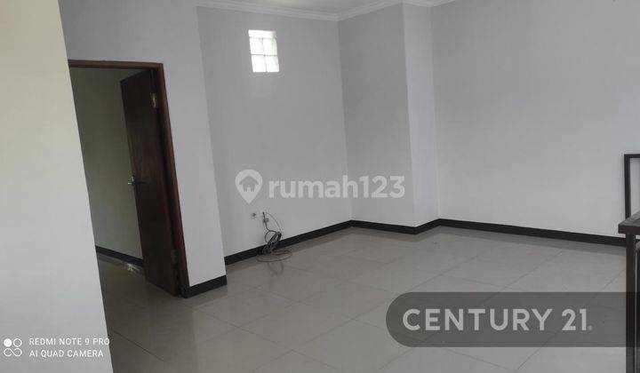 Rumah 2 Lantai Sertifikat Hak Milik di Jl. Taman Kopo Indah 1, Bandung 2