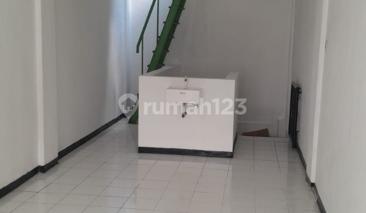 3.5-Storey Ready-to-Use Ruko in Klampis, East Surabaya