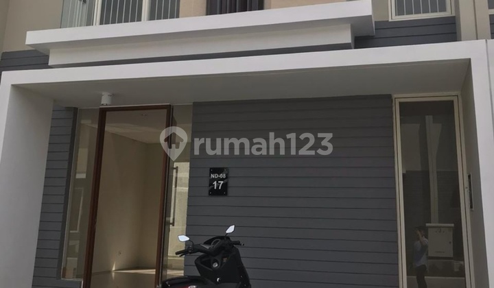 Rumah 2 Lantai Siap Pakai di Citraland Surabaya