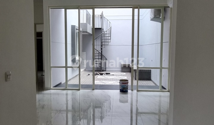 New Gress 2 Lantai Dekat Pakuwon Mall Rumah Bagus SHM 2