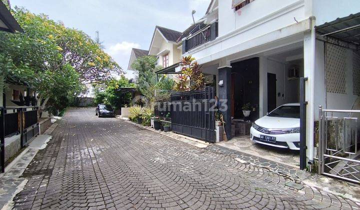 Dijual Rumah Second Cantik Ambarketawang  2