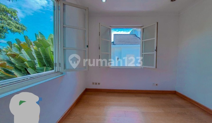 Rumah Hook Ada Kolam Renang Di Kemang Barat Jakarta Selatan  2