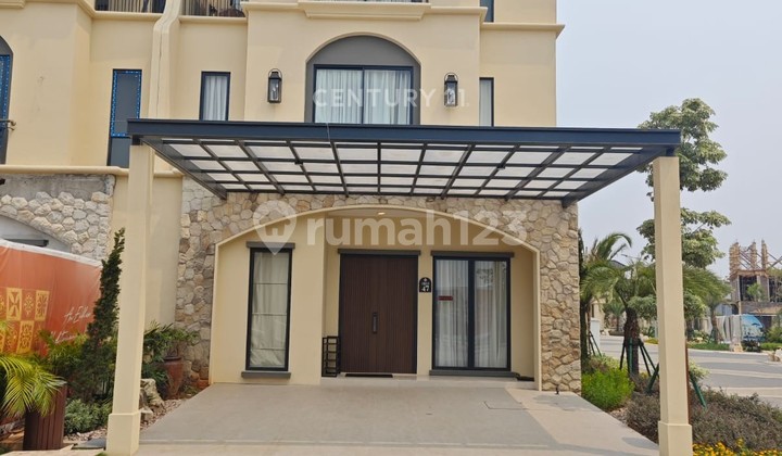 Elegant 4 BR Residence in Malta Cluster, Citra Garden City, West Jakarta 1