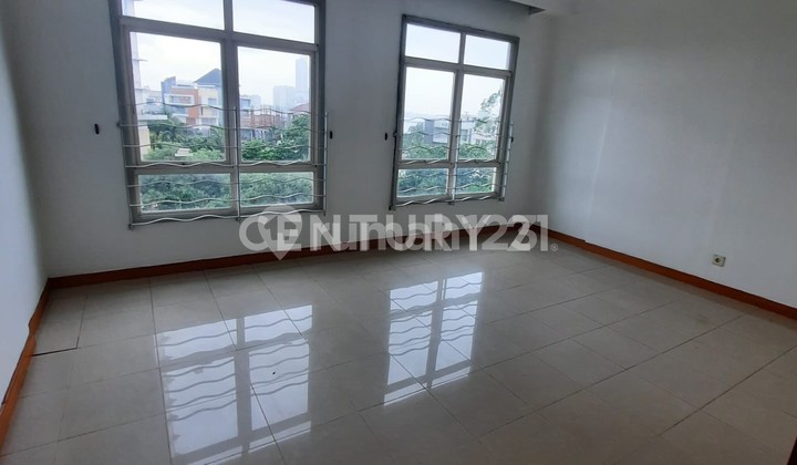 Pantai Mutiara Tower Damar Apartment, North Jakarta 2