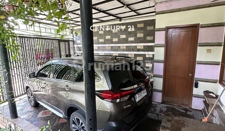 Stylish Split Level Residence in Bintaro Sector 9