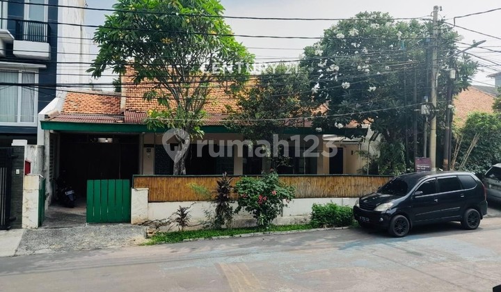 For Sale Strategic House in South Jakarta