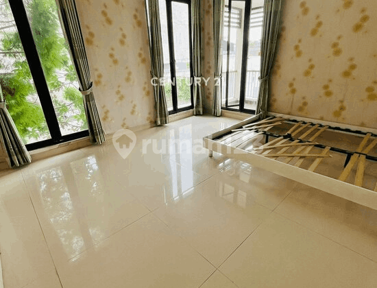 Dijual Rumah Dibawah Harga Pasar Posisi Hook Di Kebayoran Village 2