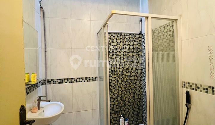 Dijual Cepat Rumah Halaman Luas 2 Lantai Strategis Pondok Indah 2