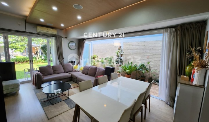 For Sale, Hook Position House Within a Cluster in Sector 9 Bintaro 2