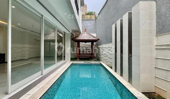 Rumah Brandnew dengan Kolam Renang di Kawasan Elit Pondok Indah 2