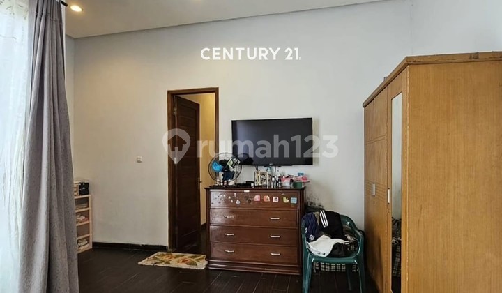 Hot Sale House Next to Park in Sector 7 Bintaro 2