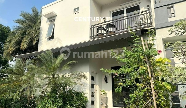 For Sale Ready-to-Occupy House in a Hook Within a Cluster in Sector 9 Bintaro