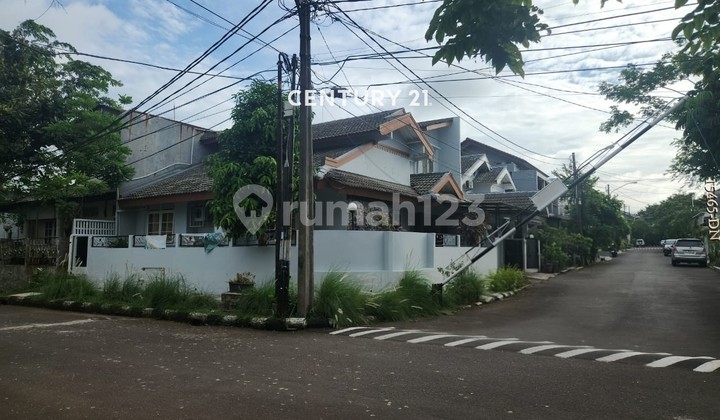 For Sale Comfortable and Safe House in Bintaro Jaya Sector 9