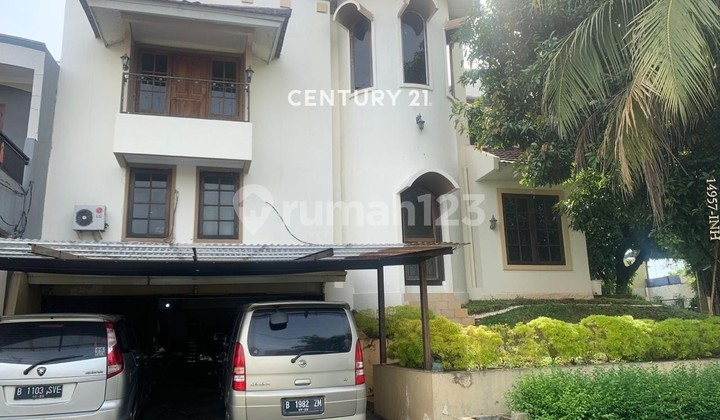 Comfortable Hook Residence in Bintaro Near School Toll Road