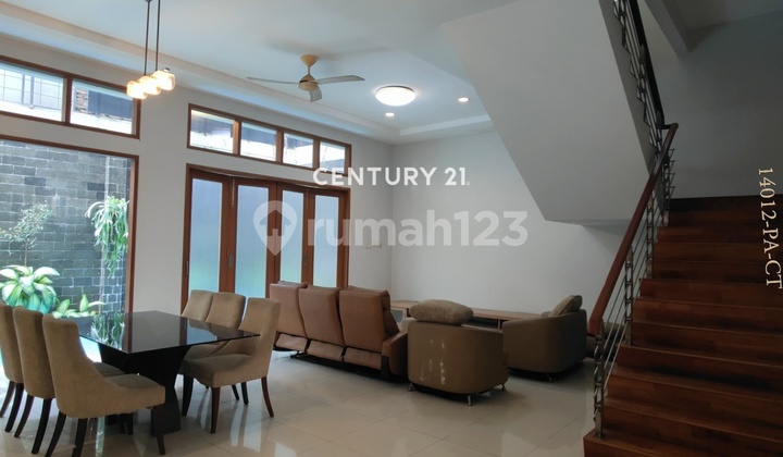 Disewakan Rumah Dengan Pool Lokasi Strategis Dekat Ke SCBD Senaya 2