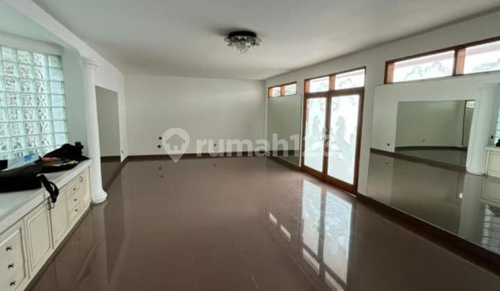 Rumah Besar Terawat Di Sitimunigar Bandung