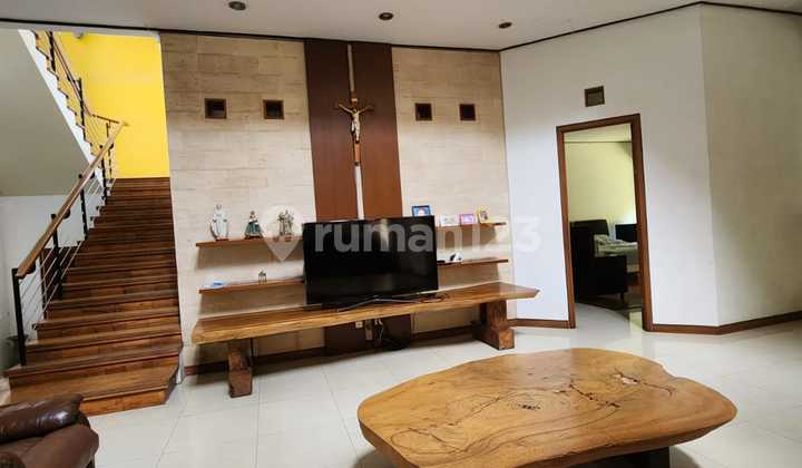 Spacious Beautiful House in Batununggal Bandung 2